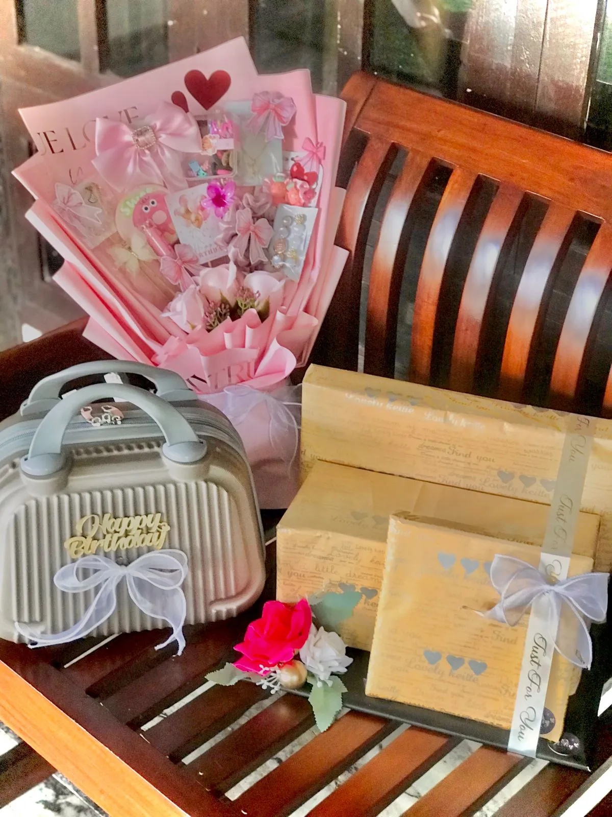 Gift hamper